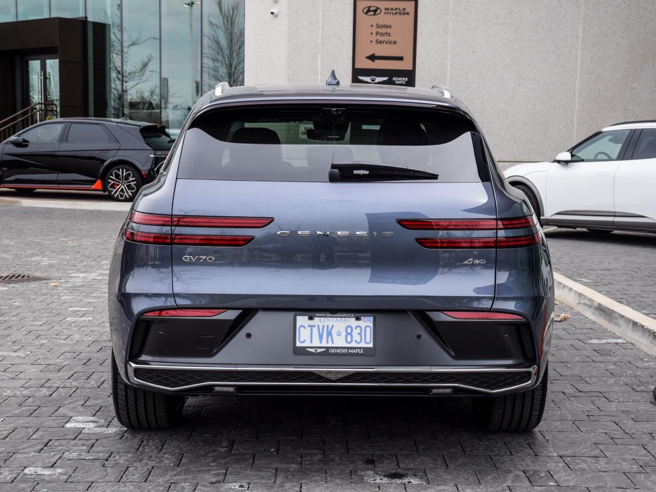 2026 Genesis GV70 2.5T AWD Prestige AWD  Ceres Blue w/Frozen Grey Photo4