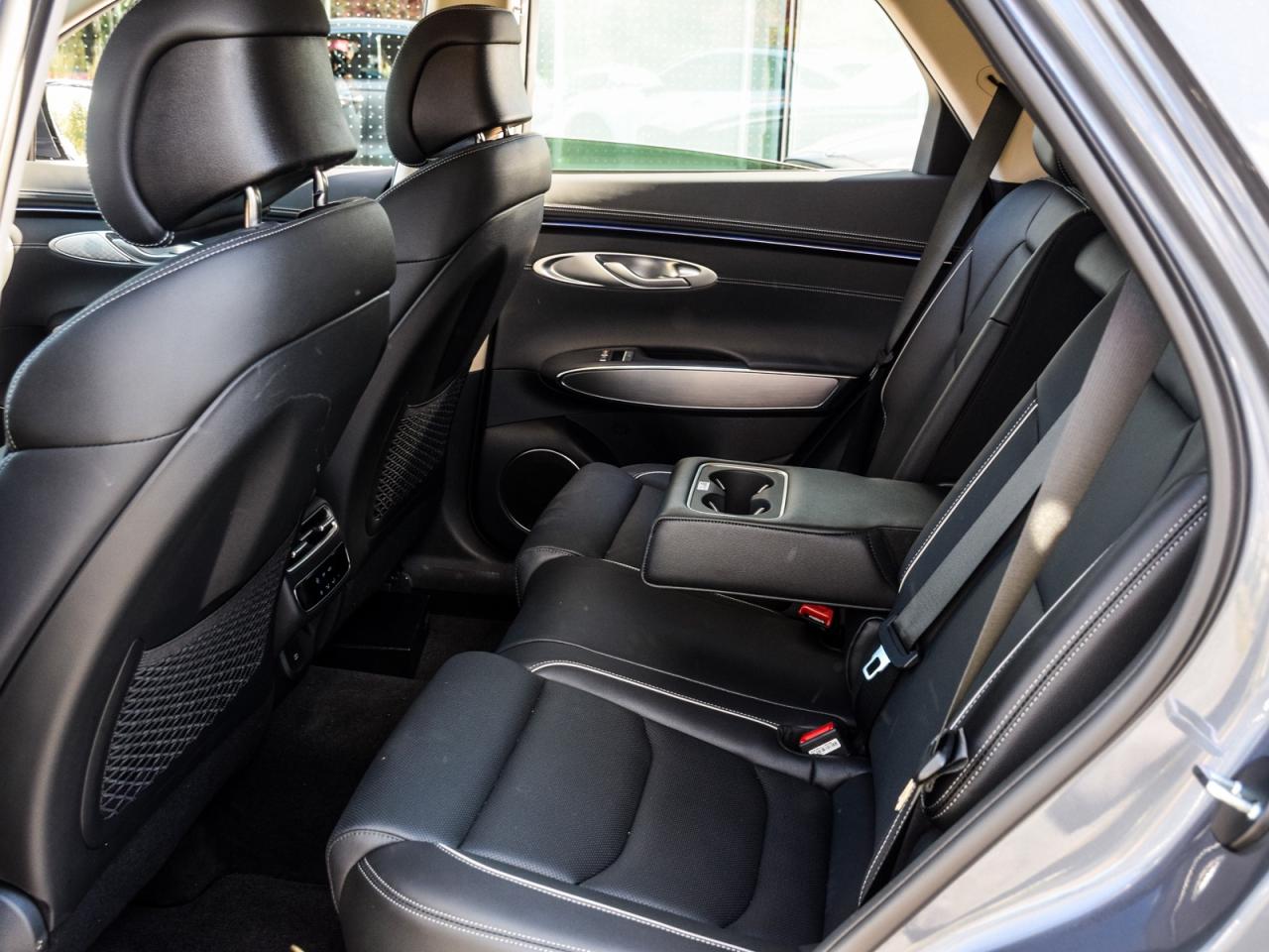 2026 Genesis GV70 2.5T Advanced Tech.Pkg AWD   Used Demonstrator Photo