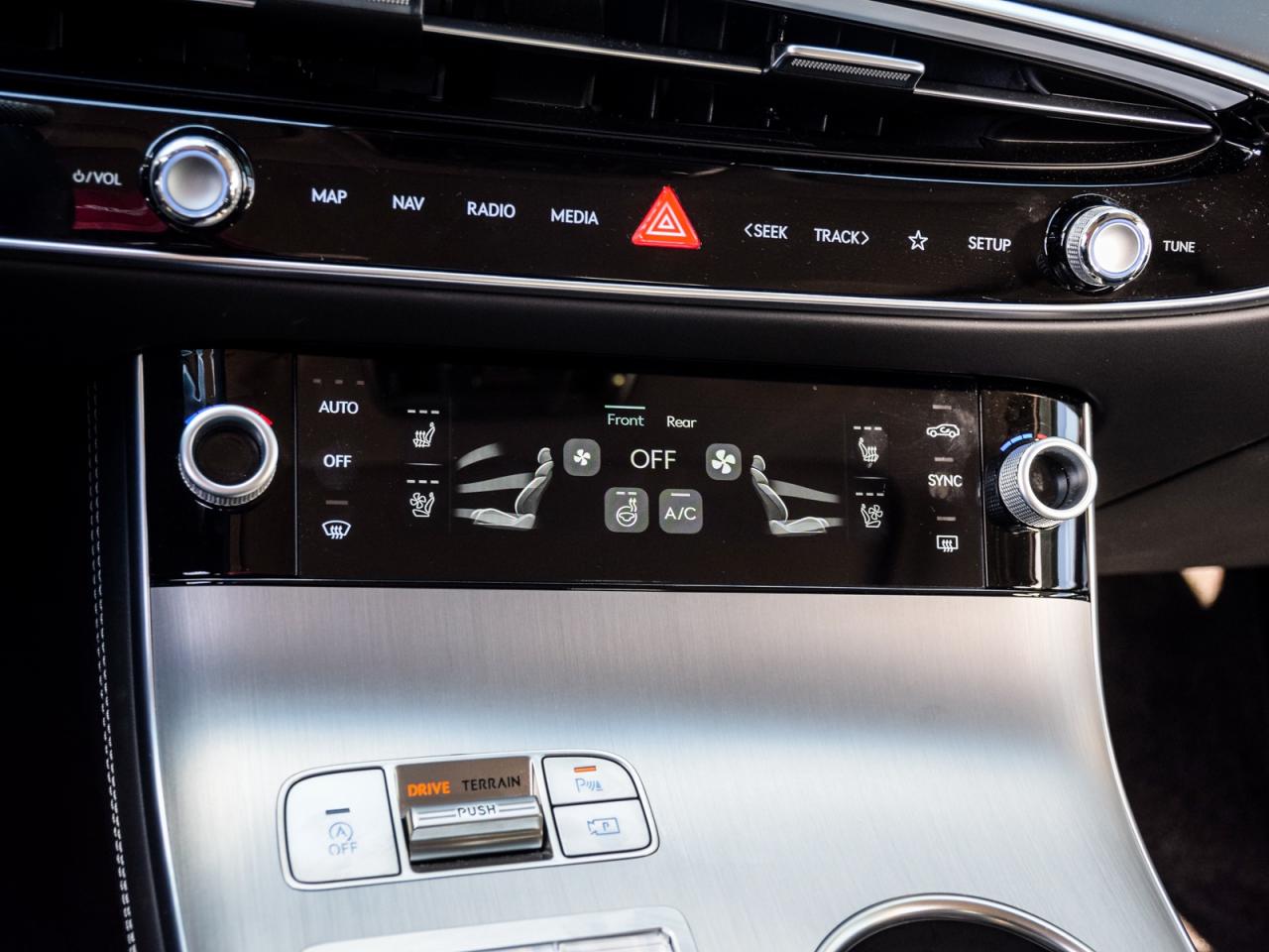 2026 Genesis GV70 2.5T Advanced Tech.Pkg AWD   Used Demonstrator Photo