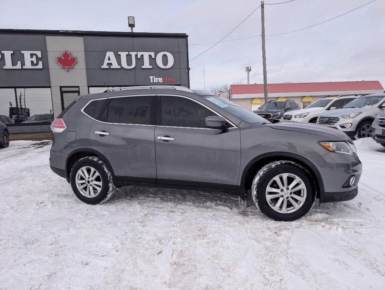 2016 Nissan Rogue SV AWD   PANOROOF   CAMERA   HTD SEATS Photo