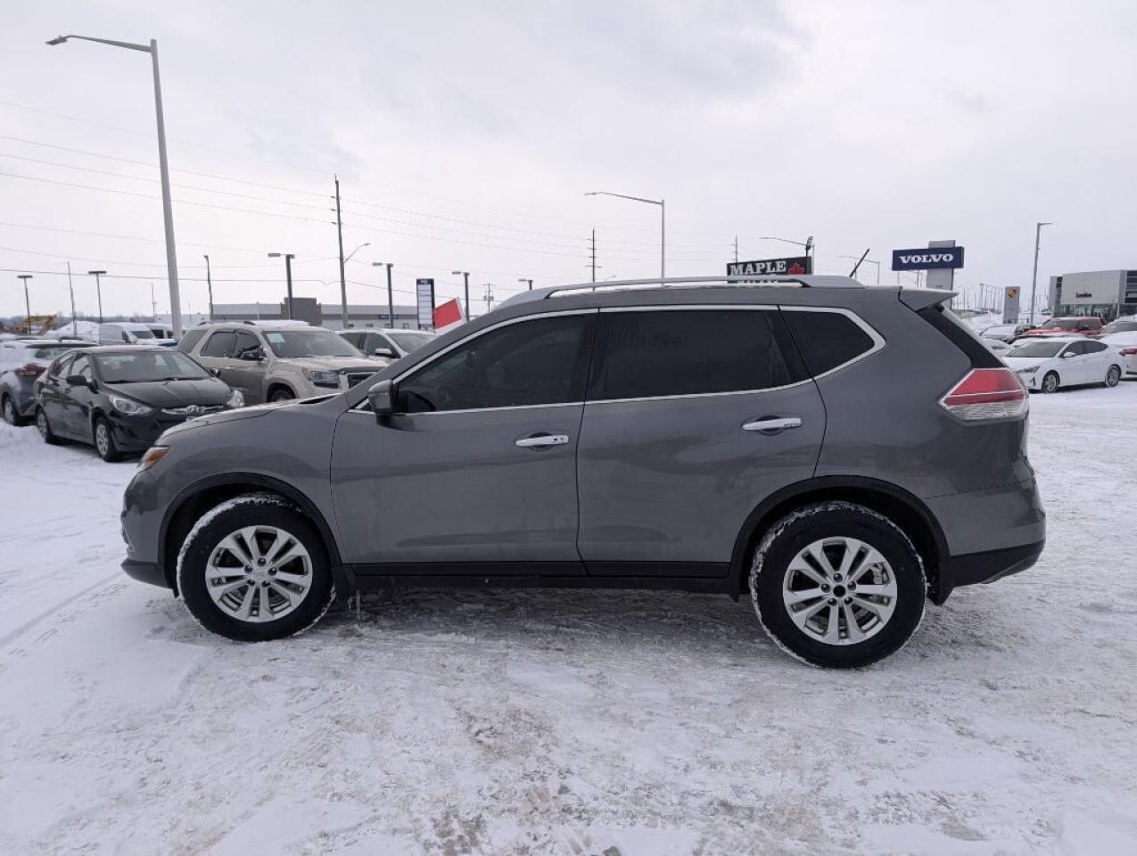 2016 Nissan Rogue SV AWD   PANOROOF   CAMERA   HTD SEATS Photo