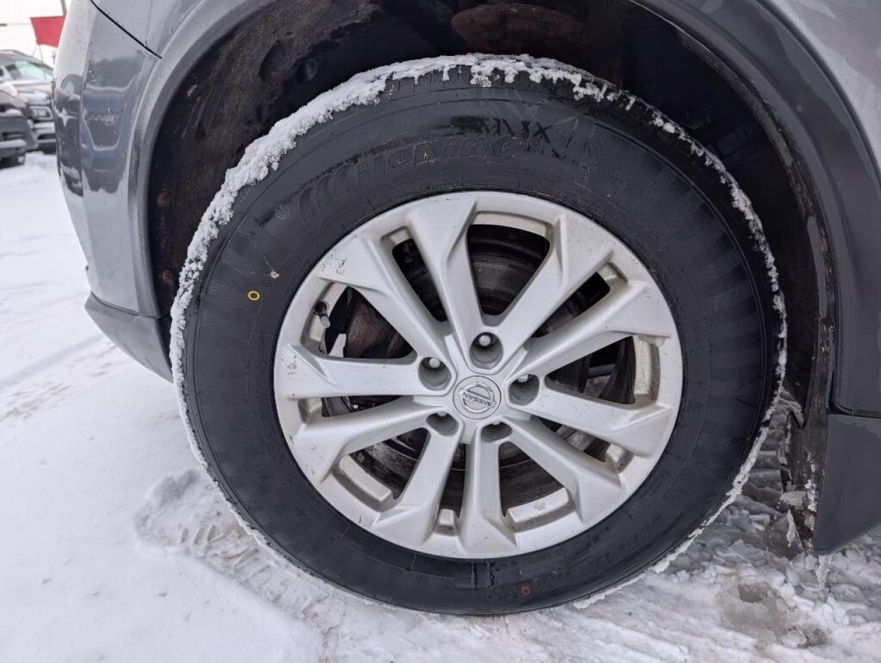 2016 Nissan Rogue SV AWD   PANOROOF   CAMERA   HTD SEATS Photo