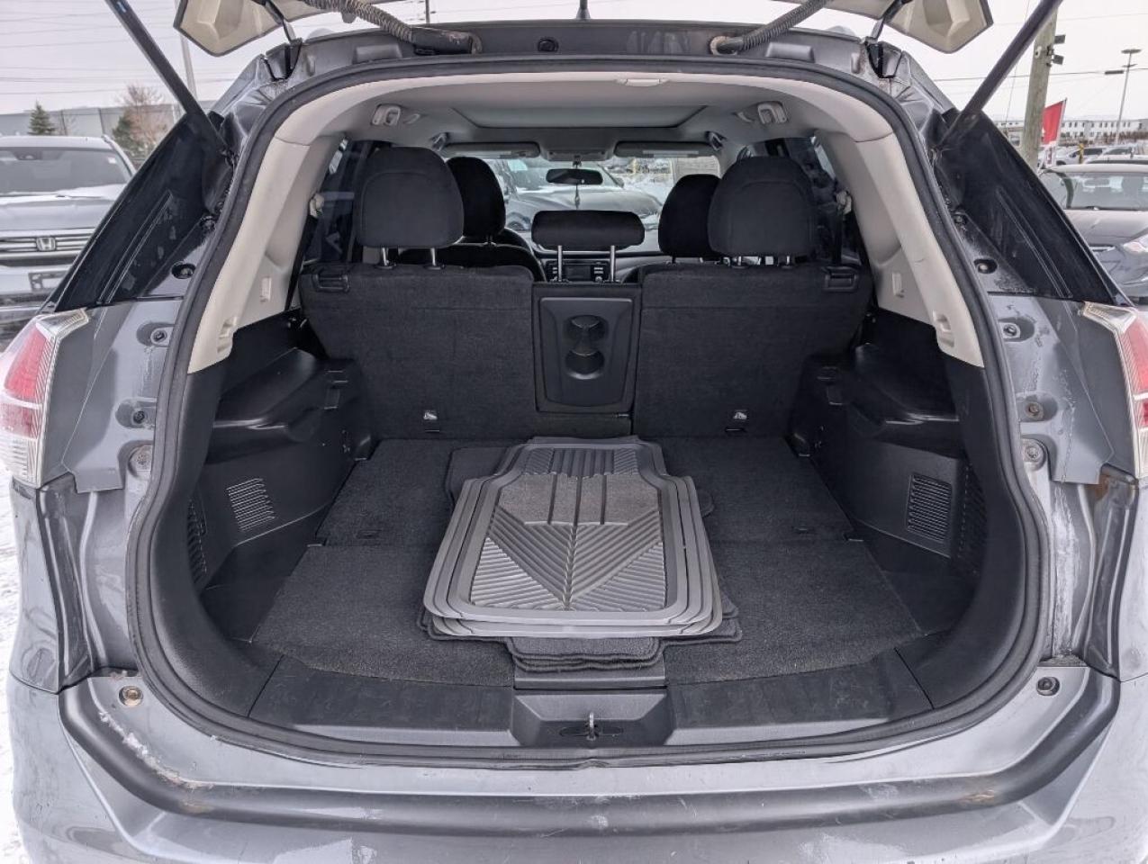 2016 Nissan Rogue SV AWD   PANOROOF   CAMERA   HTD SEATS Photo