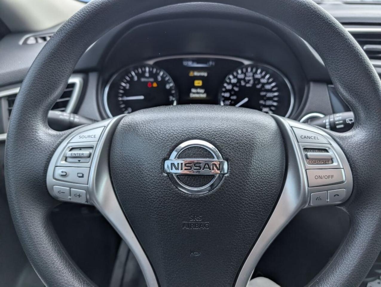 2016 Nissan Rogue SV AWD   PANOROOF   CAMERA   HTD SEATS Photo