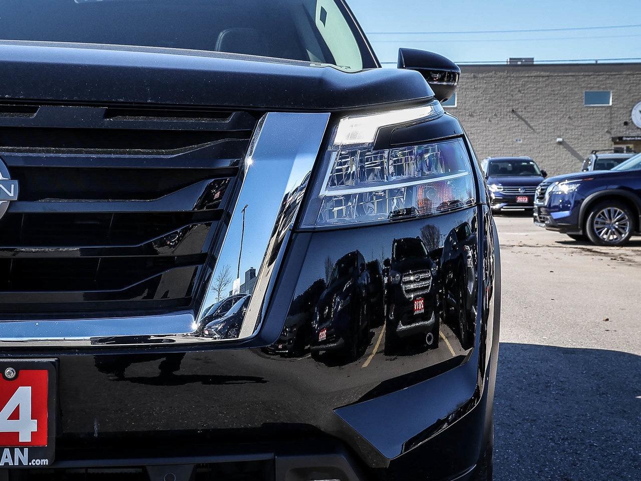 2024 Nissan Pathfinder SL 3.5l v6 4wd HOLIDAY SAVINGS Photo