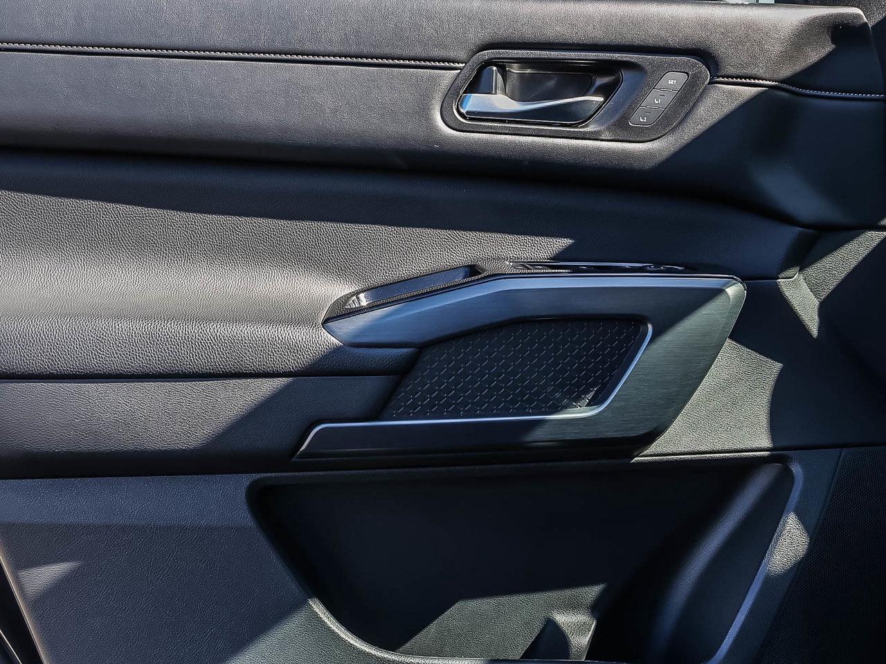 2024 Nissan Pathfinder SL 3.5l v6 4wd HOLIDAY SAVINGS Photo