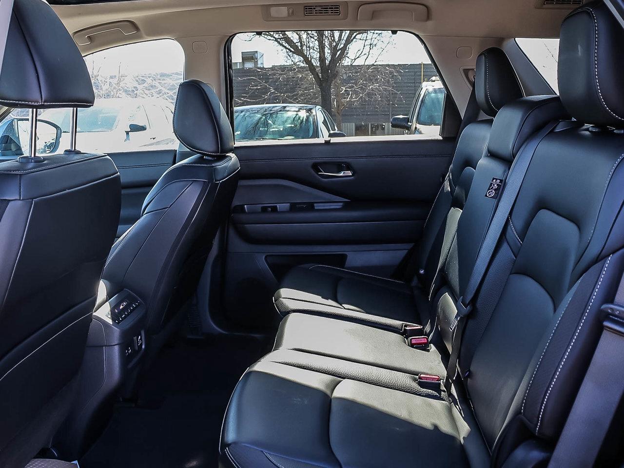 2024 Nissan Pathfinder SL 3.5l v6 4wd HOLIDAY SAVINGS Photo