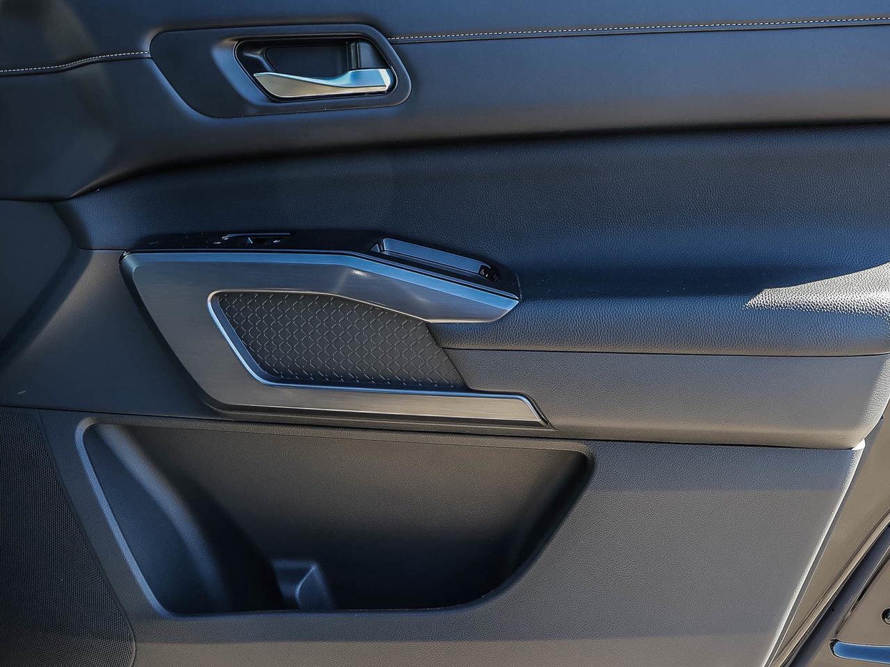 2024 Nissan Pathfinder SL 3.5l v6 4wd HOLIDAY SAVINGS Photo