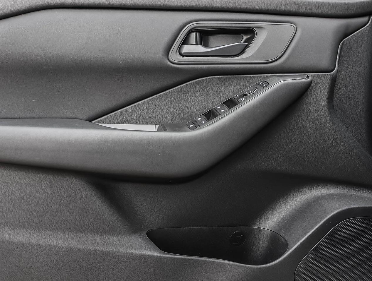 2024 Nissan Rogue S Photo