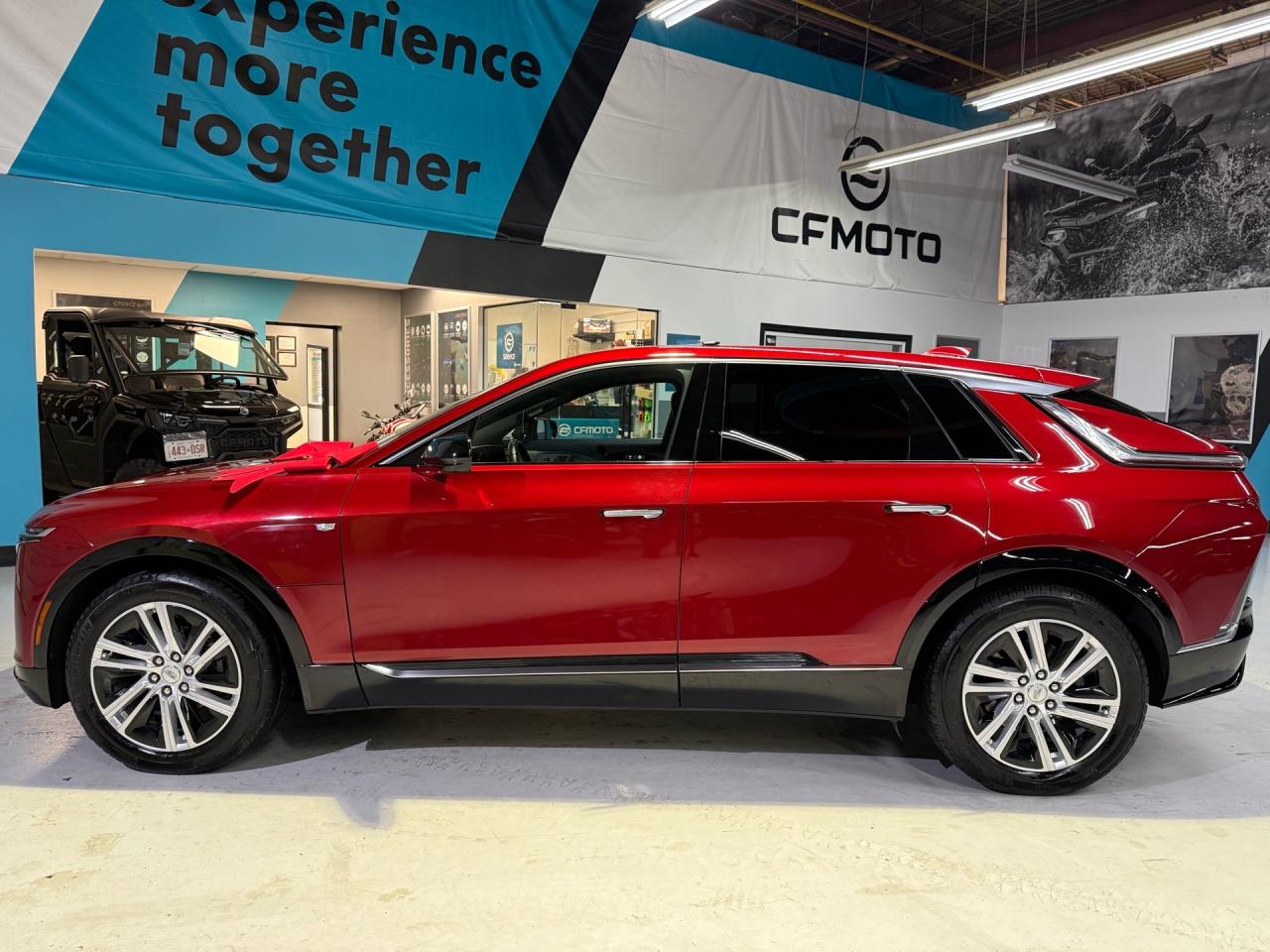 2024 Cadillac LYRIQ IQ AWD   TECH PACKAGE   NO ACCIDENTS Photo2