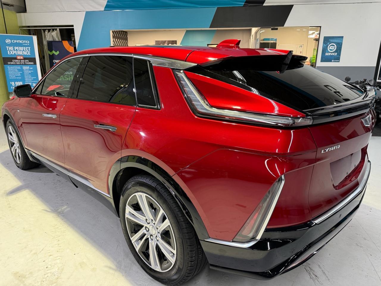 2024 Cadillac LYRIQ IQ AWD   TECH PACKAGE   NO ACCIDENTS Photo3