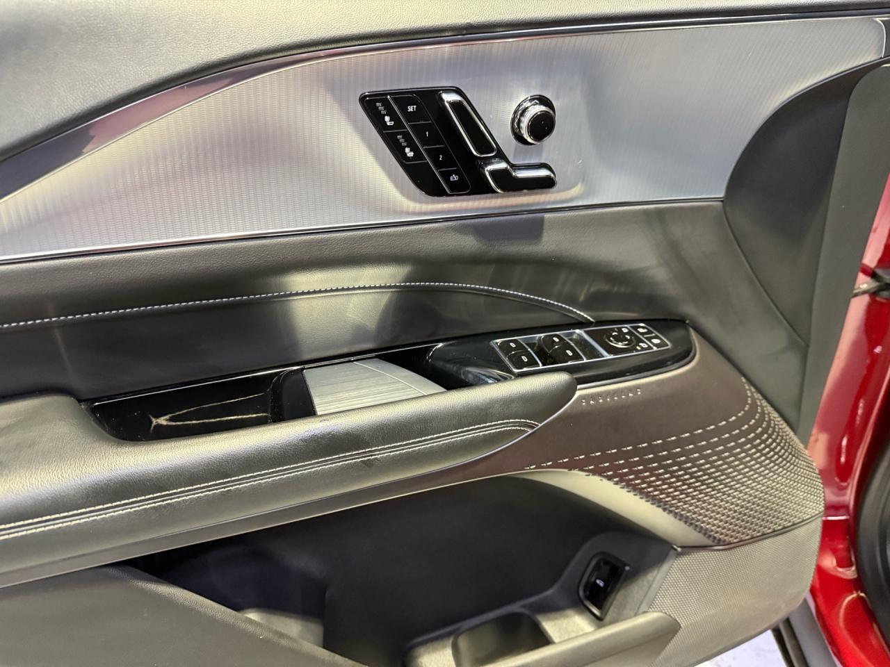 2024 Cadillac LYRIQ IQ AWD   TECH PACKAGE   NO ACCIDENTS Photo