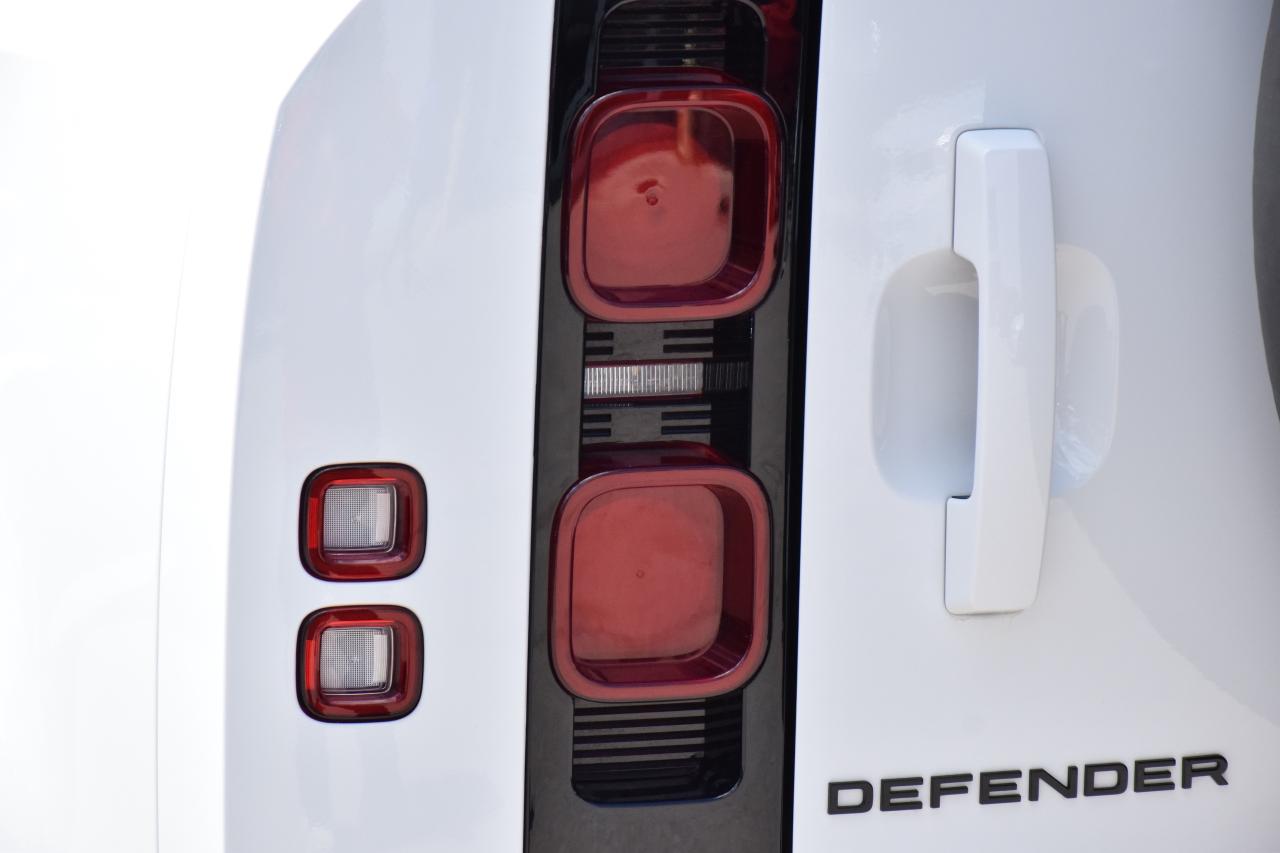 2024 Land Rover Defender 110 P500 SE V8 FUJI WHITE/OYSTER 2,500 KMS ~RARE~ Photo