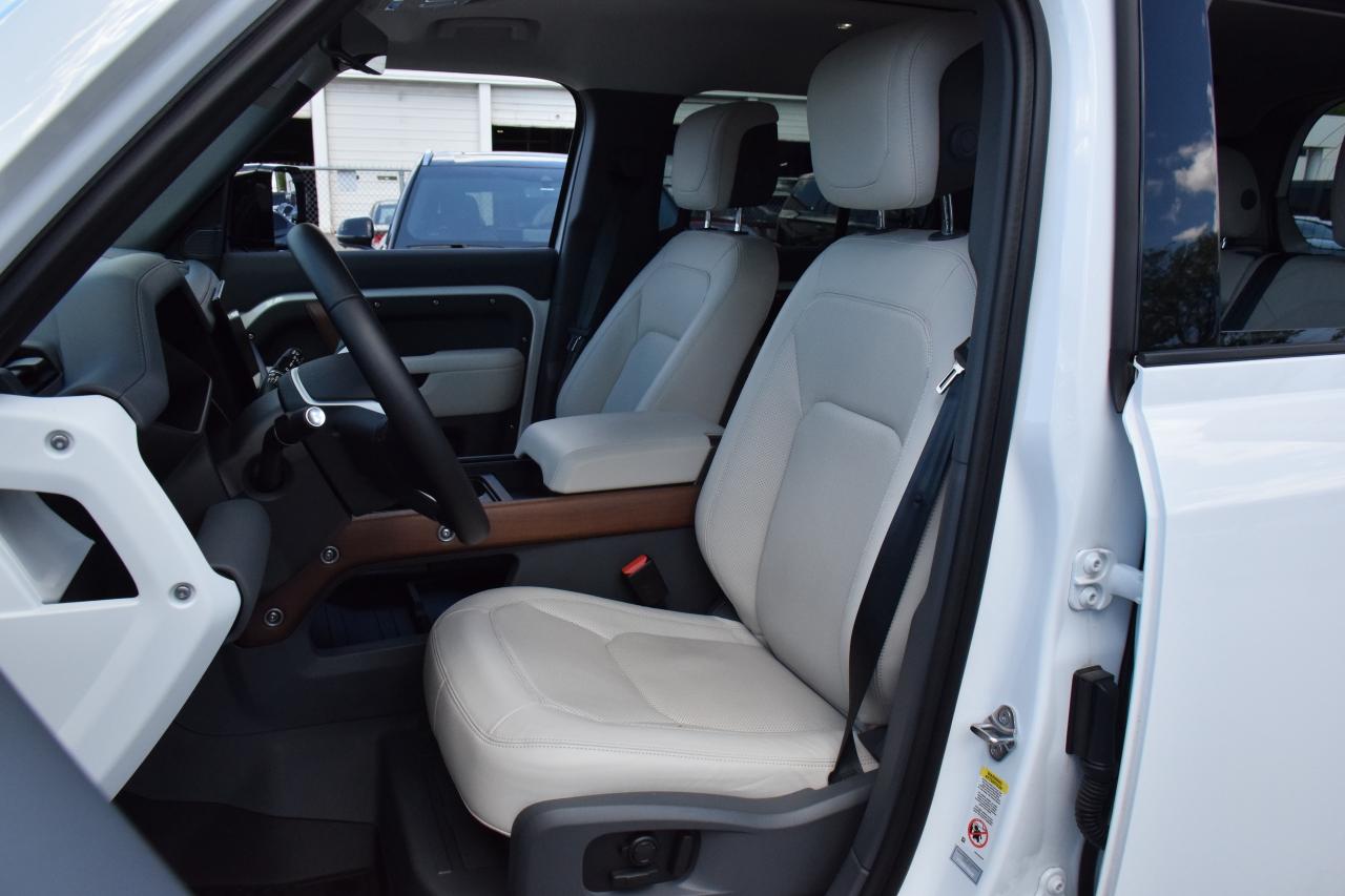 2024 Land Rover Defender 110 P500 SE V8 FUJI WHITE/OYSTER 2,500 KMS ~RARE~ Photo