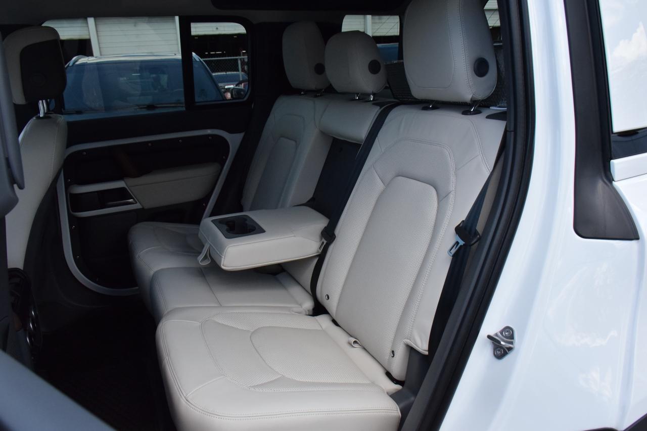 2024 Land Rover Defender 110 P500 SE V8 FUJI WHITE/OYSTER 2,500 KMS ~RARE~ Photo