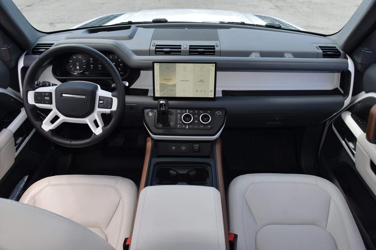 2024 Land Rover Defender 110 P500 SE V8 FUJI WHITE/OYSTER 2,500 KMS ~RARE~ Photo