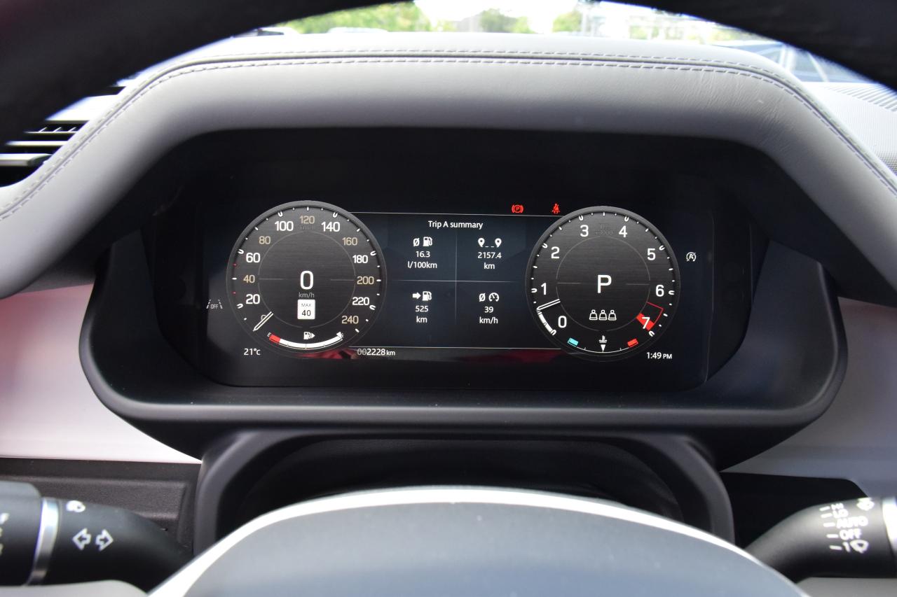 2024 Land Rover Defender 110 P500 SE V8 FUJI WHITE/OYSTER 2,500 KMS ~RARE~ Photo