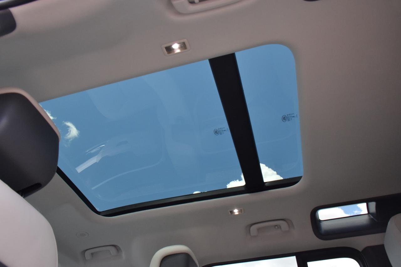 2024 Land Rover Defender 110 P500 SE V8 FUJI WHITE/OYSTER 2,500 KMS ~RARE~ Photo