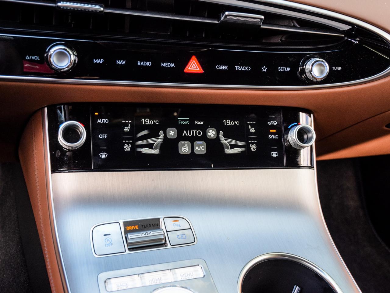 2026 Genesis GV70 2.5T Advanced Tech.Pkg AWD   Used Demonstrator Photo