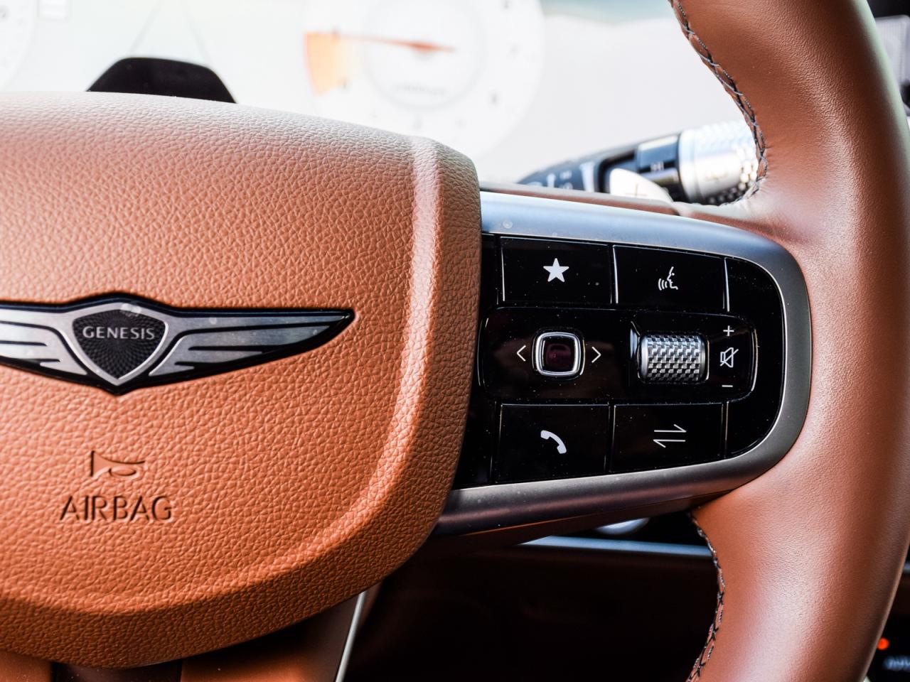 2026 Genesis GV70 2.5T Advanced Tech.Pkg AWD   Used Demonstrator Photo