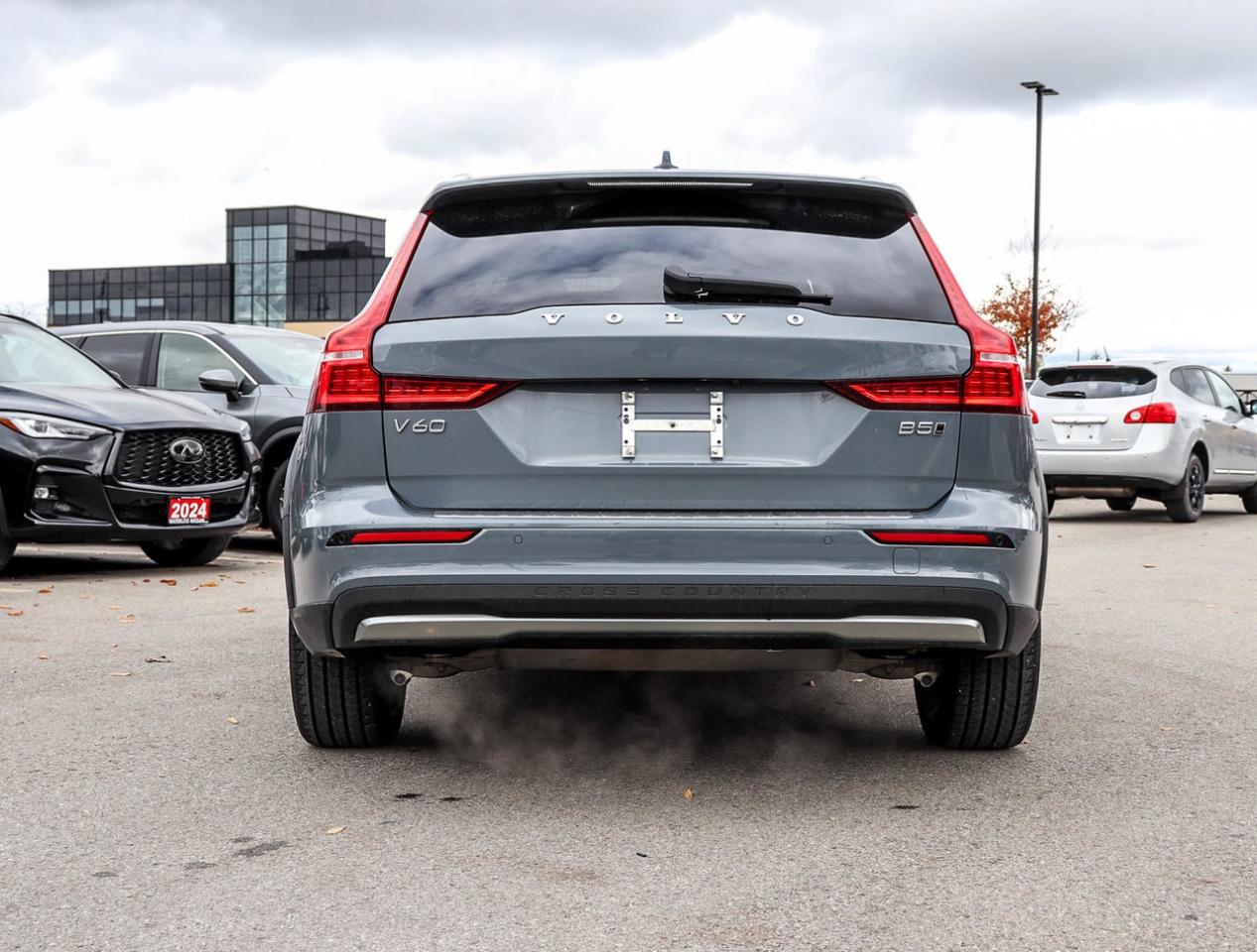 2024 Volvo V60 Cross Country Ultimate Photo