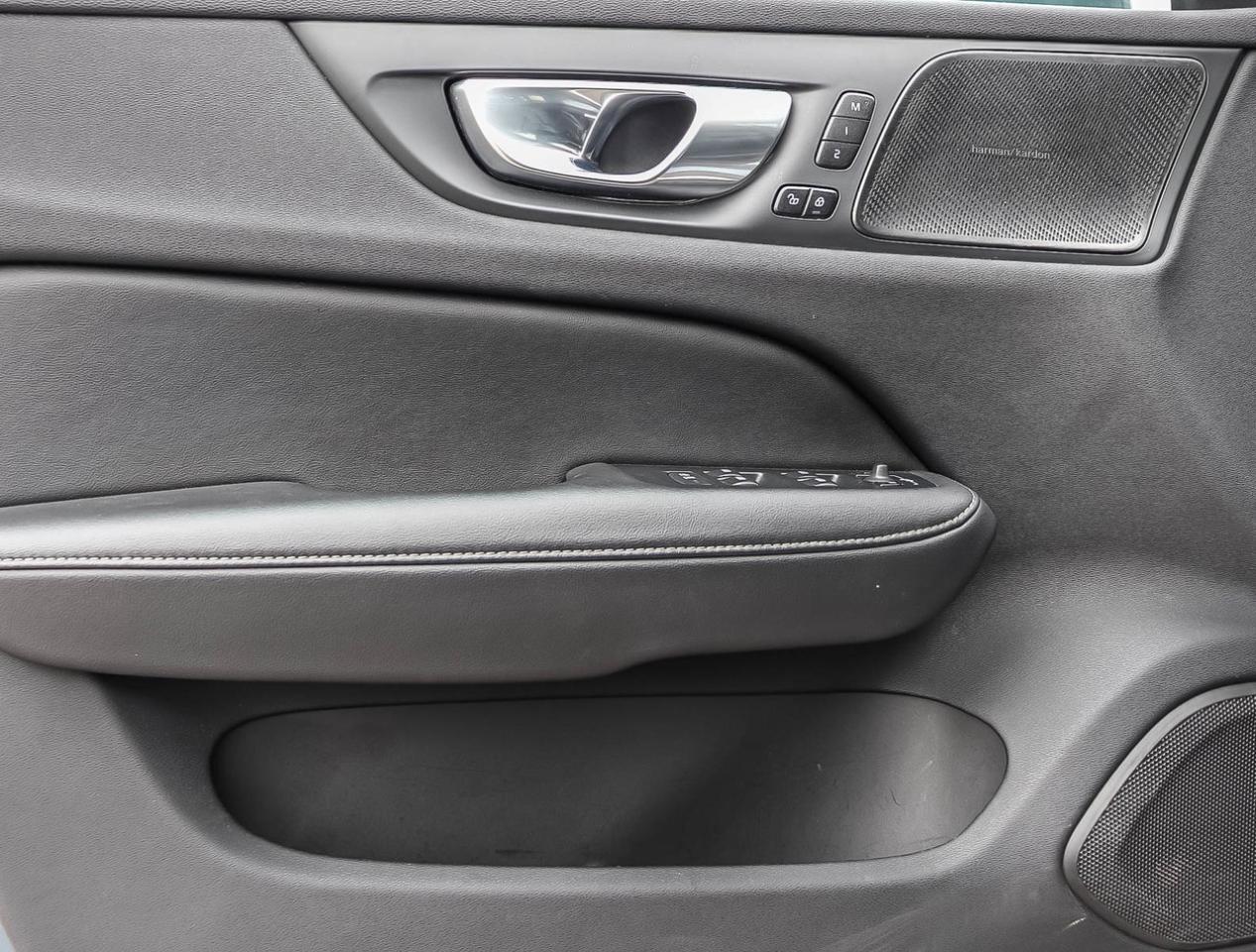 2024 Volvo V60 Cross Country Ultimate Photo