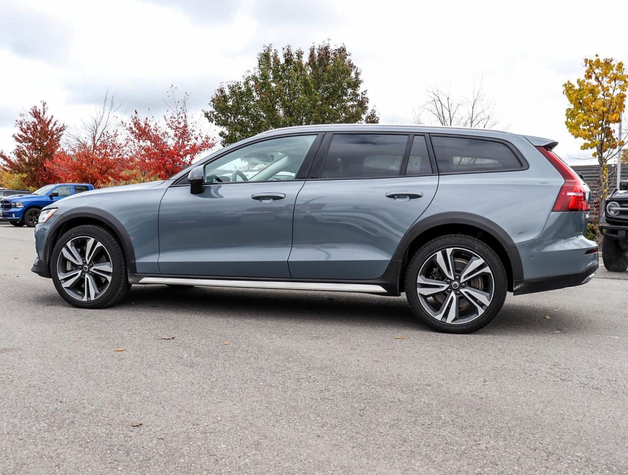 2024 Volvo V60 Cross Country Ultimate Photo