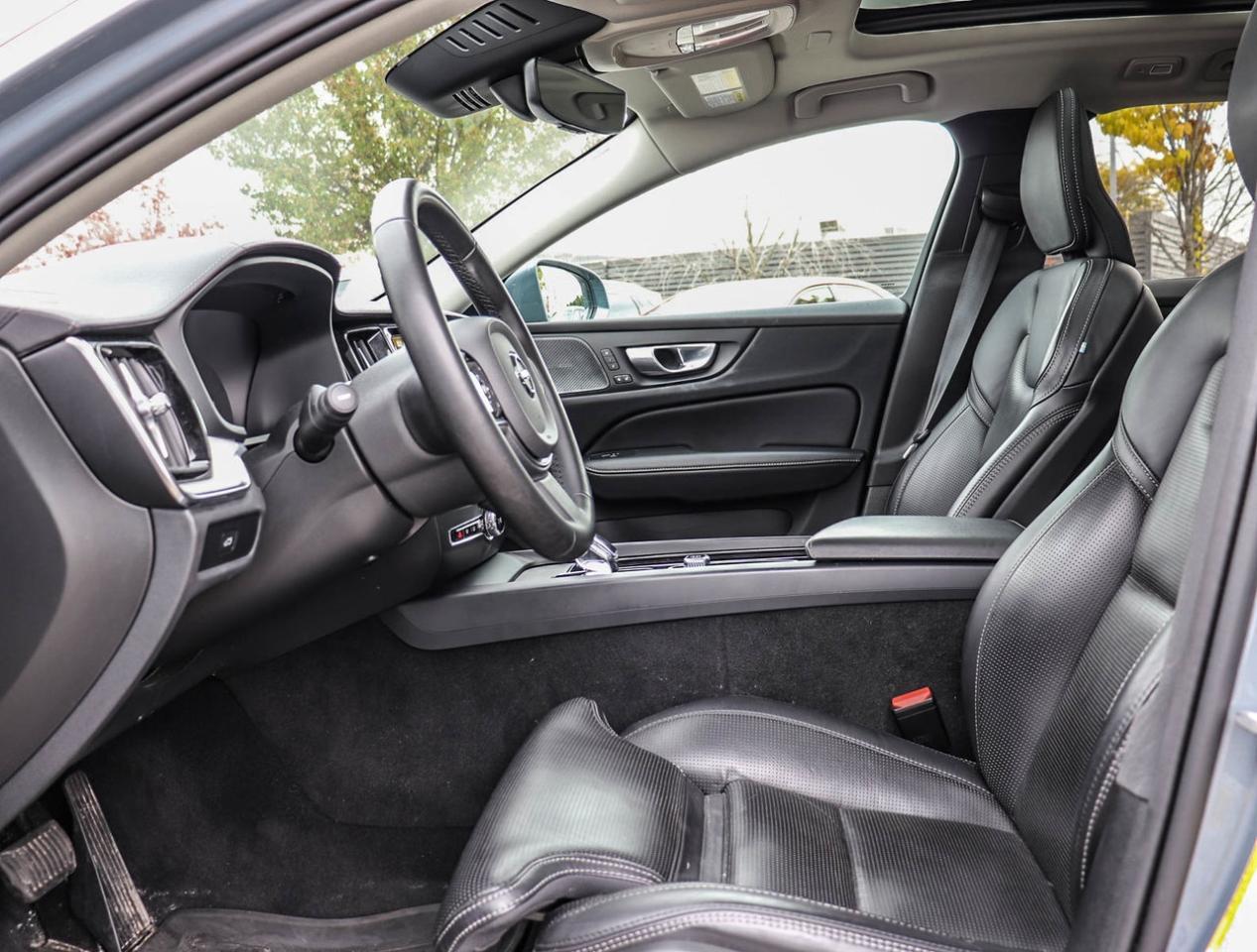 2024 Volvo V60 Cross Country Ultimate Photo