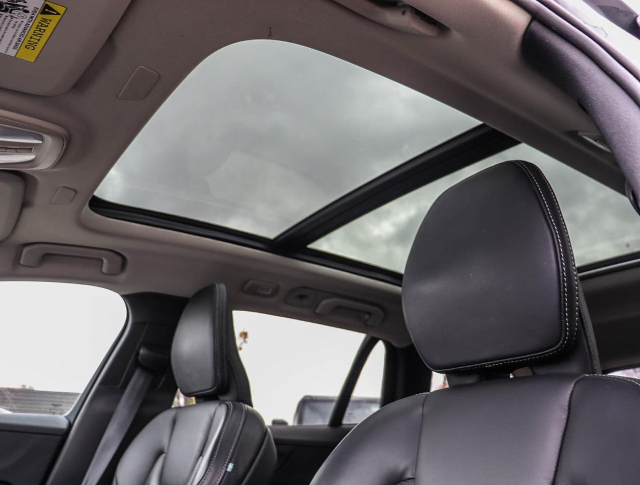 2024 Volvo V60 Cross Country Ultimate Photo