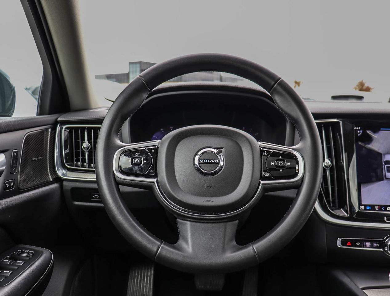 2024 Volvo V60 Cross Country Ultimate Photo