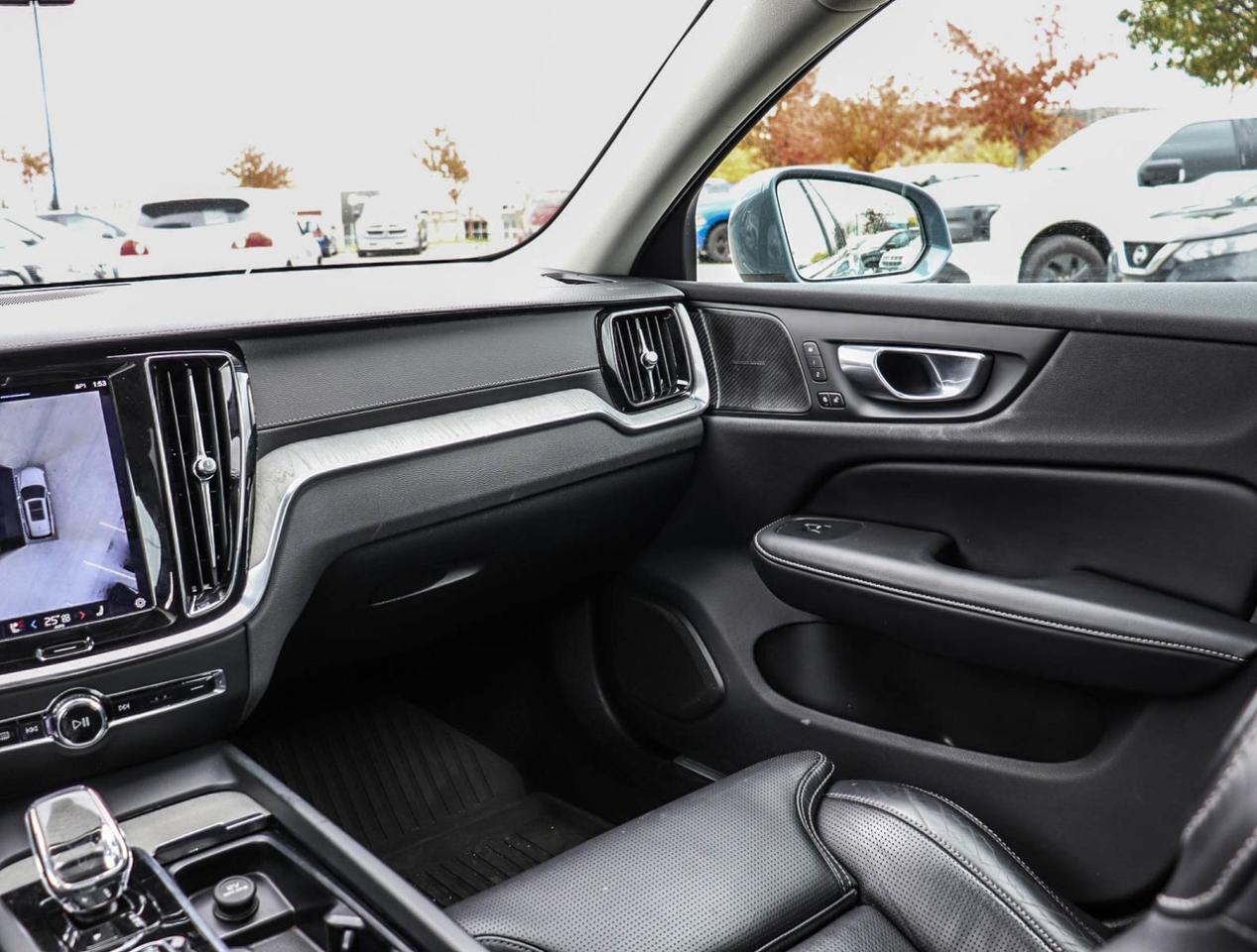 2024 Volvo V60 Cross Country Ultimate Photo