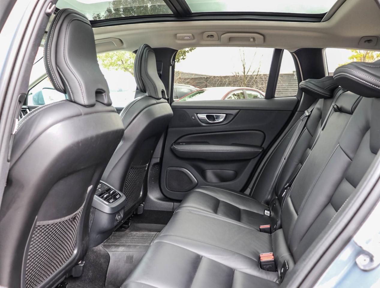 2024 Volvo V60 Cross Country Ultimate Photo