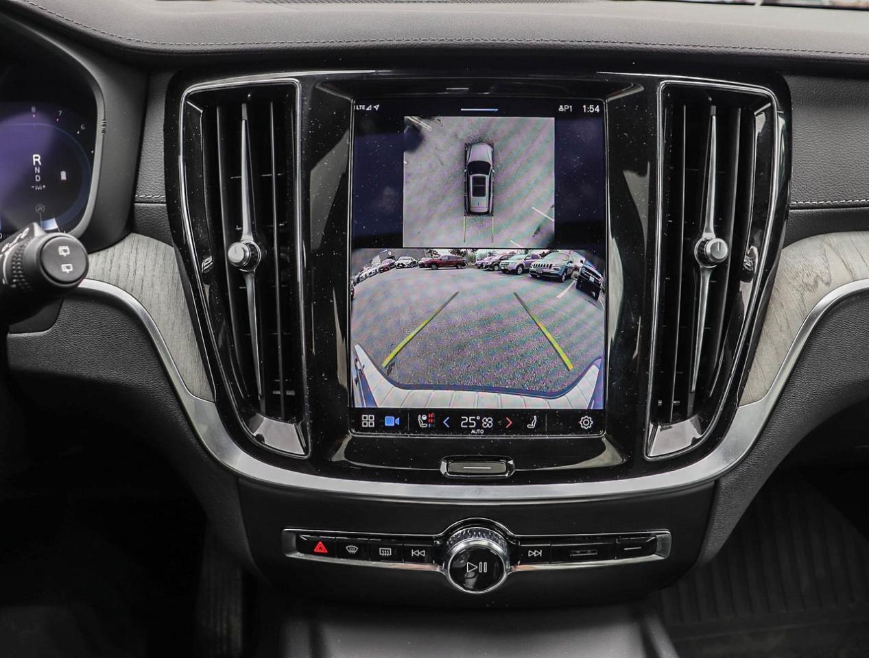 2024 Volvo V60 Cross Country Ultimate Photo