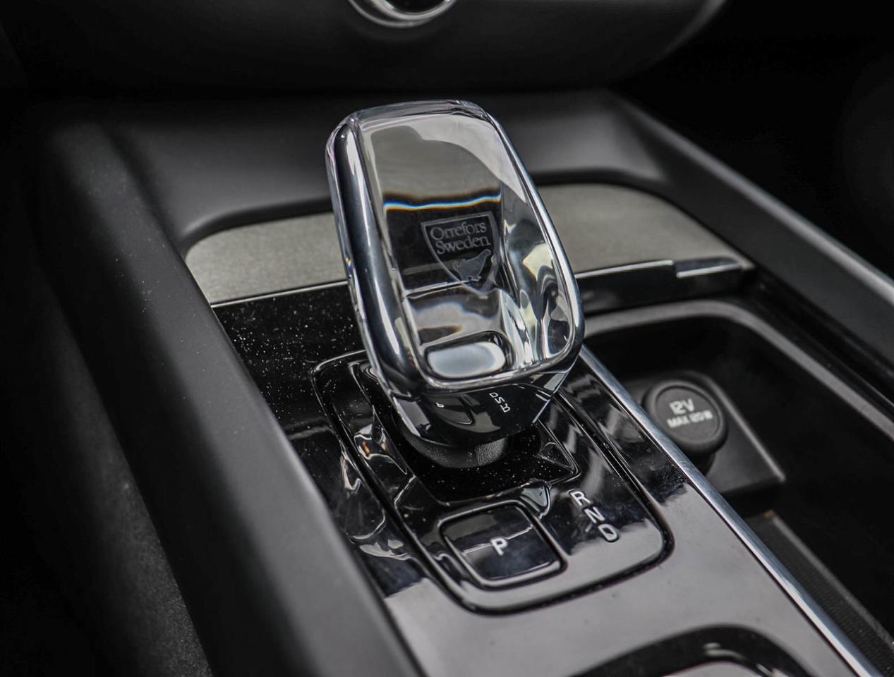 2024 Volvo V60 Cross Country Ultimate Photo