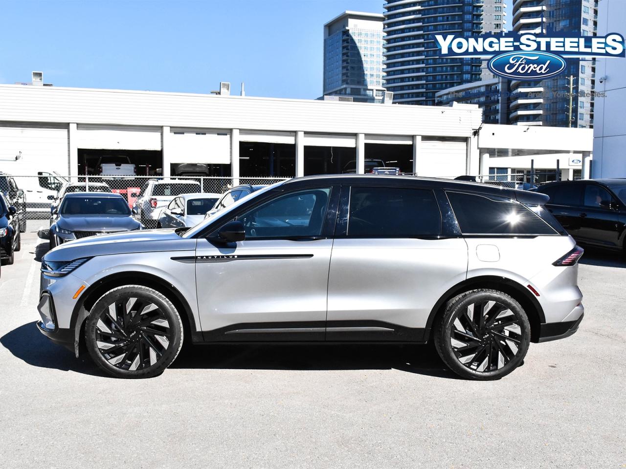 2025 Lincoln Nautilus 203A FHEV JET PACK ONE OWNER NO ACC LIKE NEW Photo4