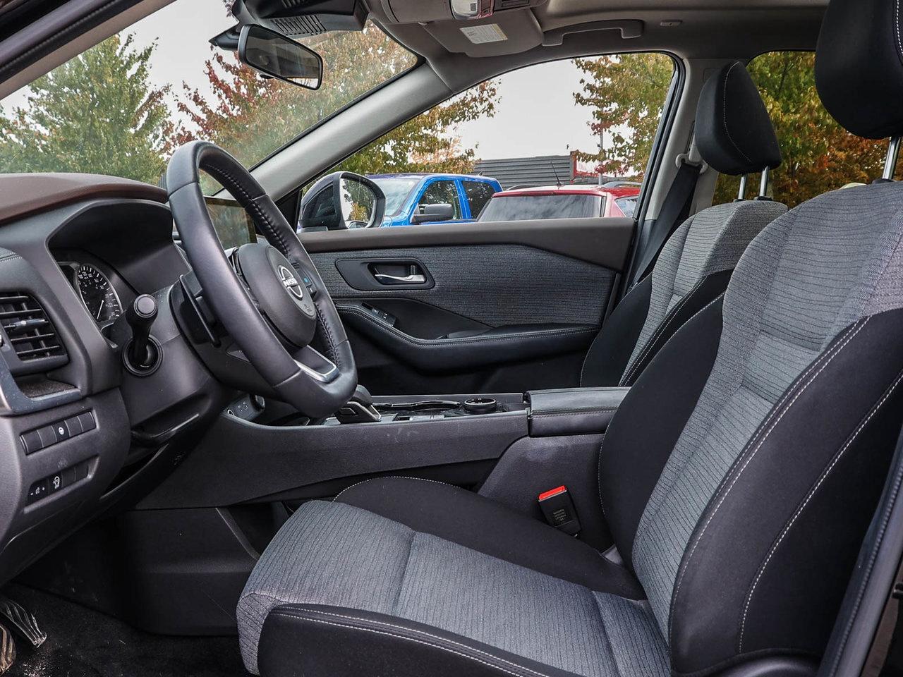 2023 Nissan Rogue SV Moonroof HOLIDAY SAVINGS Photo