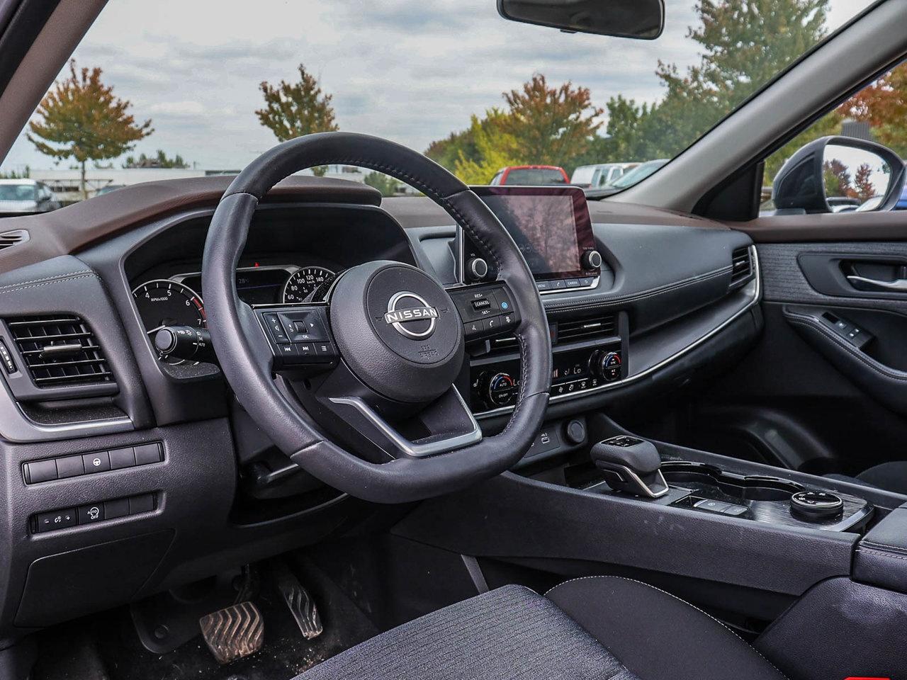 2023 Nissan Rogue SV Moonroof HOLIDAY SAVINGS Photo