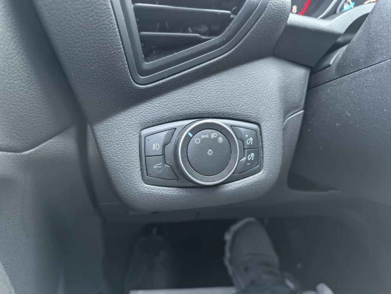 2017 Ford Escape SE   CAMERA   HTD SEATS Photo