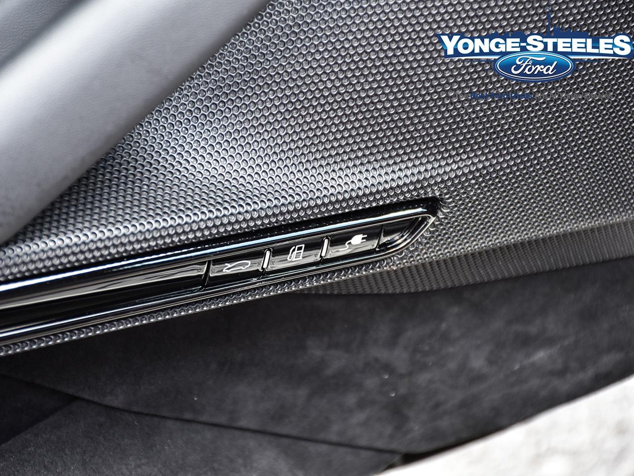 2023 Ferrari SF90 Spider SPIDER NERO ROSS MATTE 1,275 KMS THE ONE TO BUY! Photo