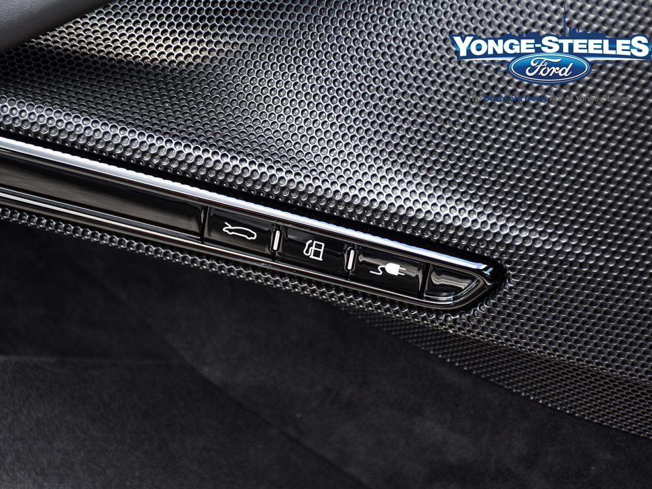 2023 Ferrari SF90 Spider SPIDER NERO ROSS MATTE 1,275 KMS THE ONE TO BUY! Photo