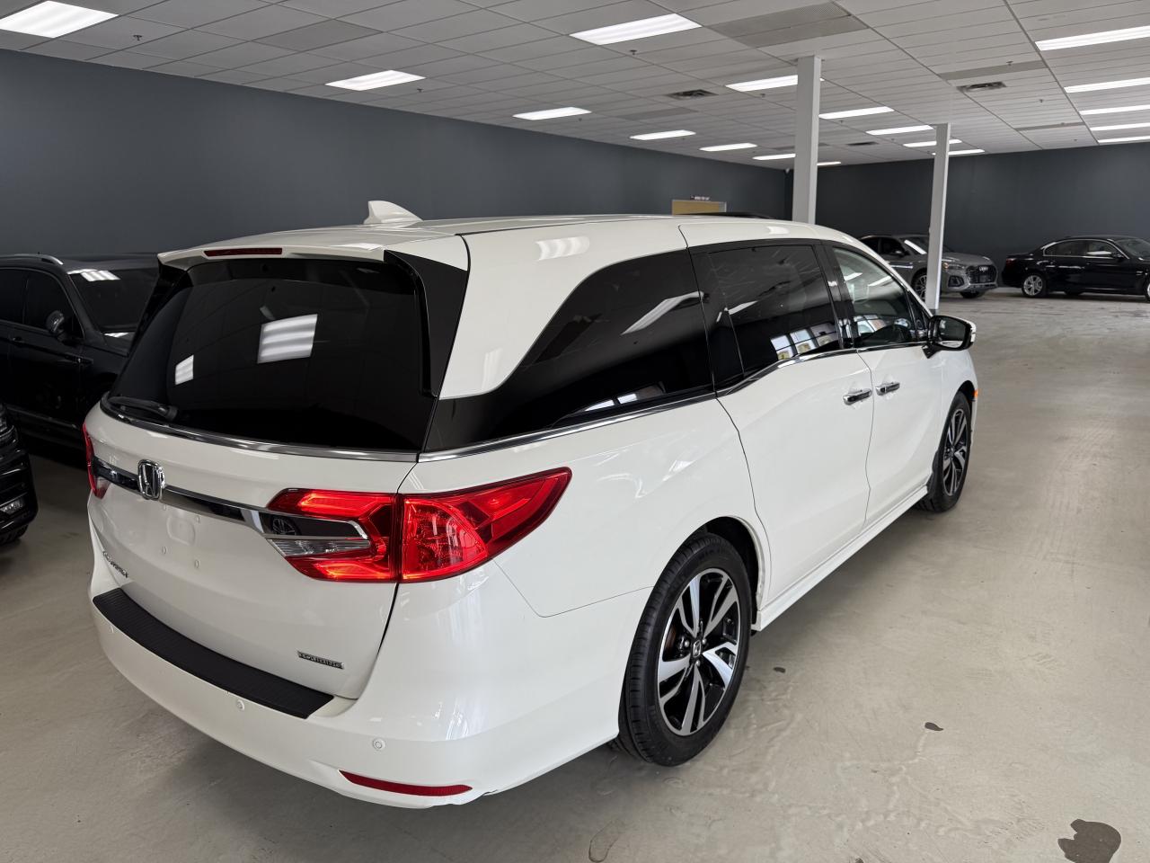 2018 Honda Odyssey Touring Auto**NO ACCIDENTS**VERY CLEAN**DVD** Photo4