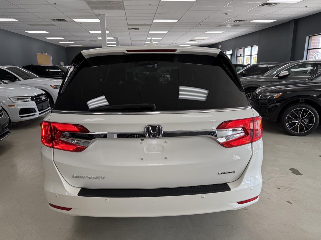 2018 Honda Odyssey Touring Auto**NO ACCIDENTS**VERY CLEAN**DVD** Photo