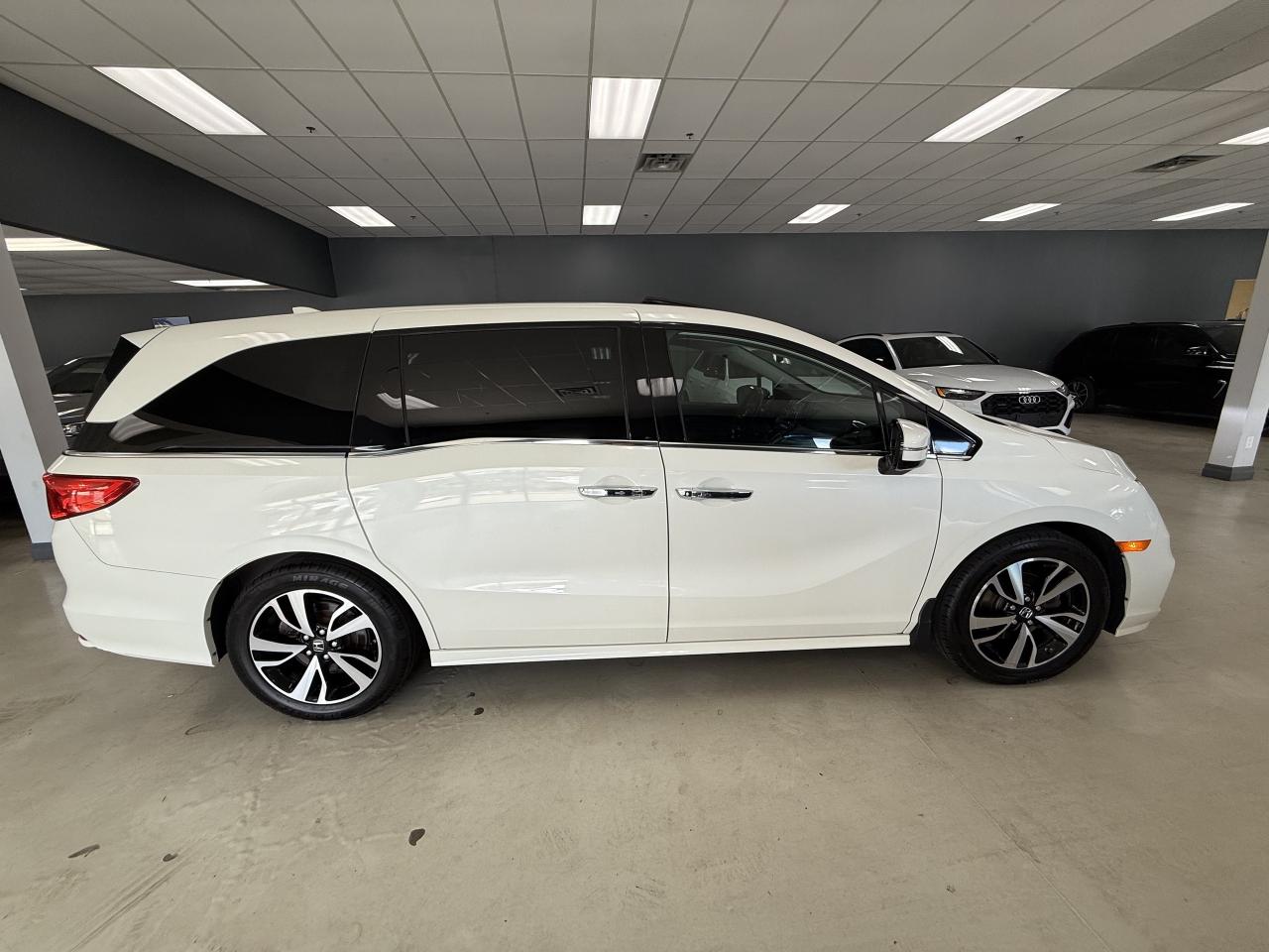 2018 Honda Odyssey Touring Auto**NO ACCIDENTS**VERY CLEAN**DVD** Photo