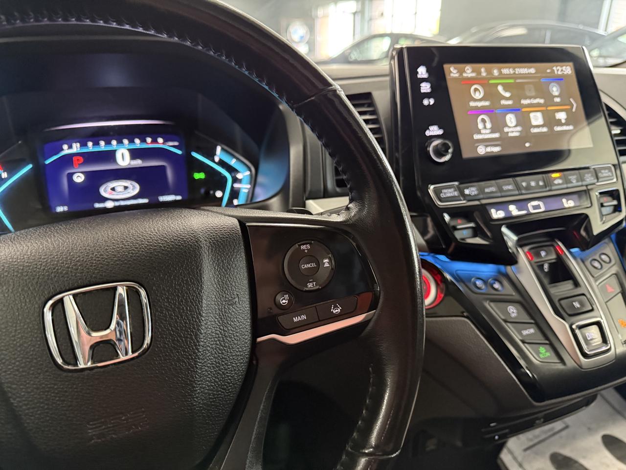 2018 Honda Odyssey Touring Auto**NO ACCIDENTS**VERY CLEAN**DVD** Photo