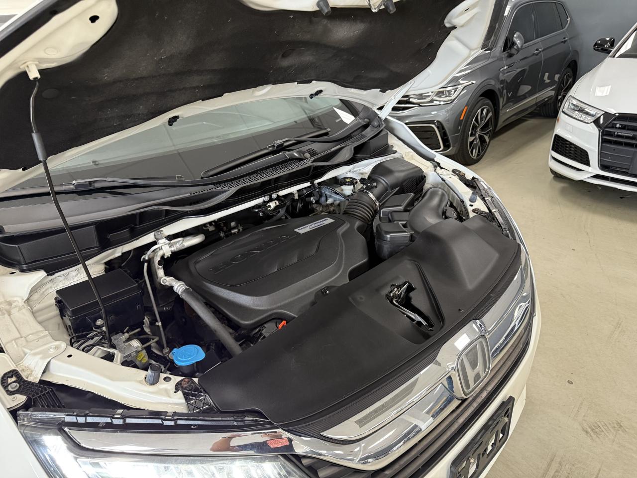 2018 Honda Odyssey Touring Auto**NO ACCIDENTS**VERY CLEAN**DVD** Photo