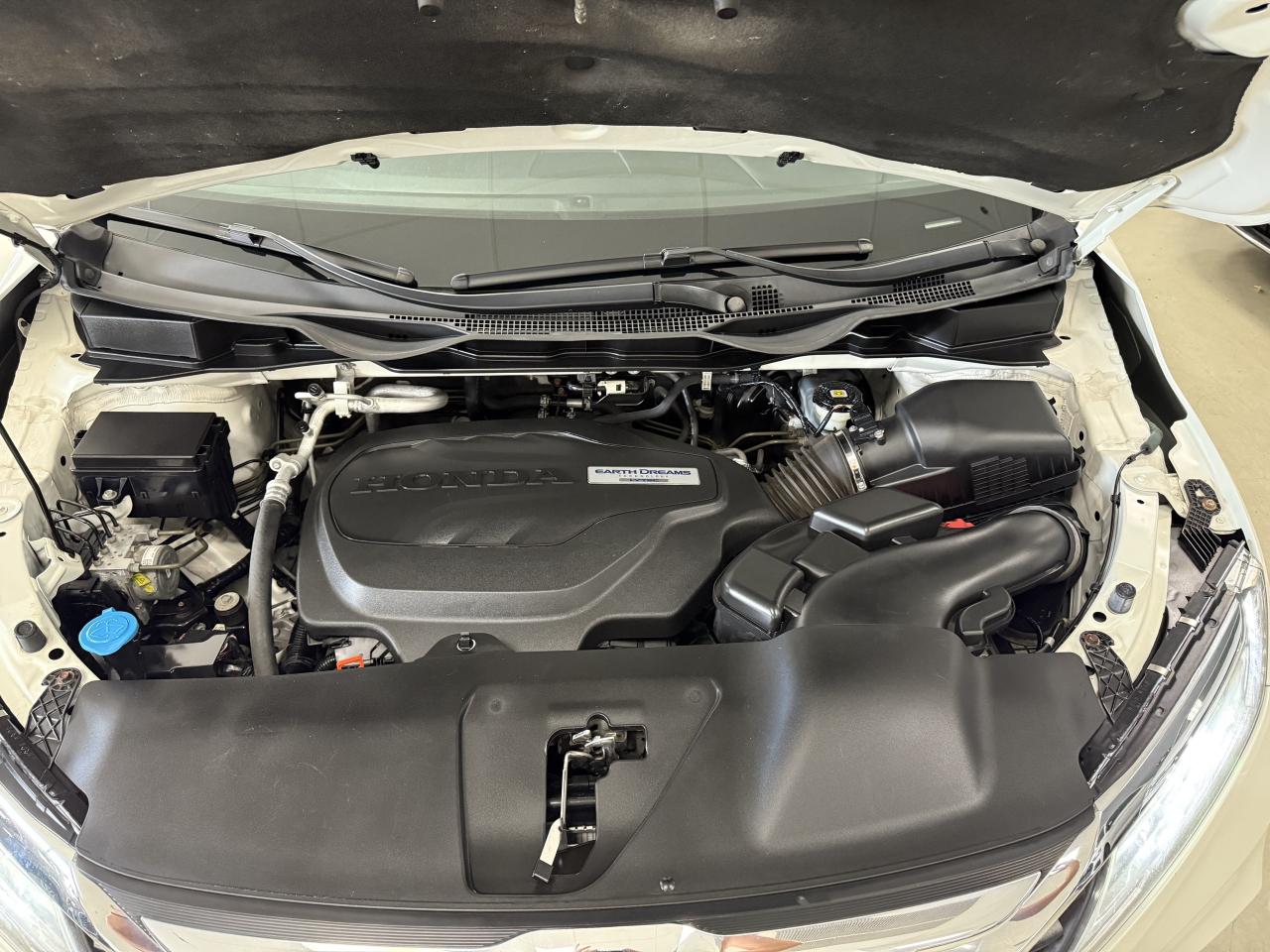 2018 Honda Odyssey Touring Auto**NO ACCIDENTS**VERY CLEAN**DVD** Photo