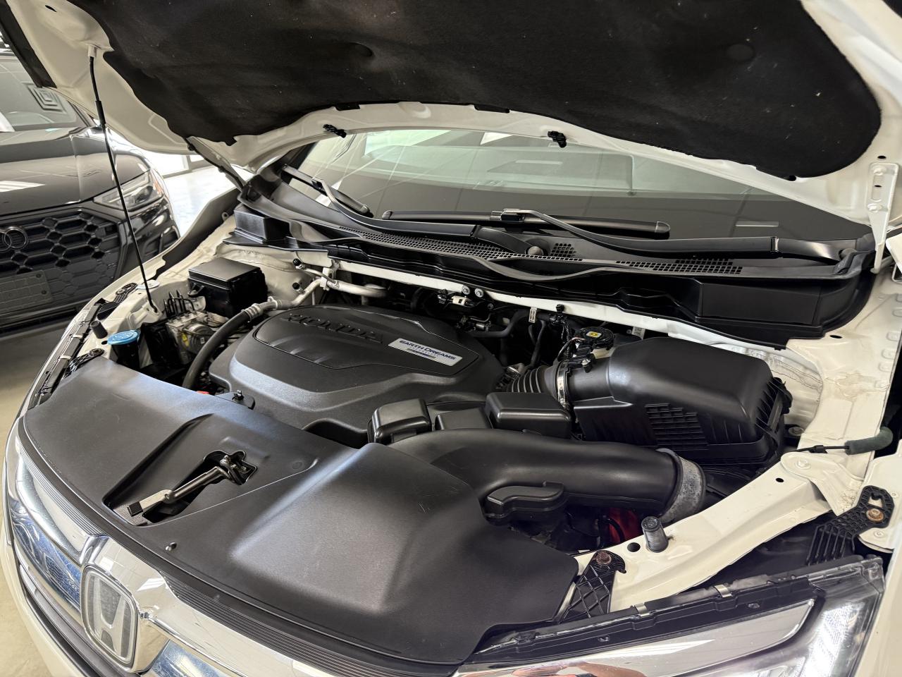 2018 Honda Odyssey Touring Auto**NO ACCIDENTS**VERY CLEAN**DVD** Photo