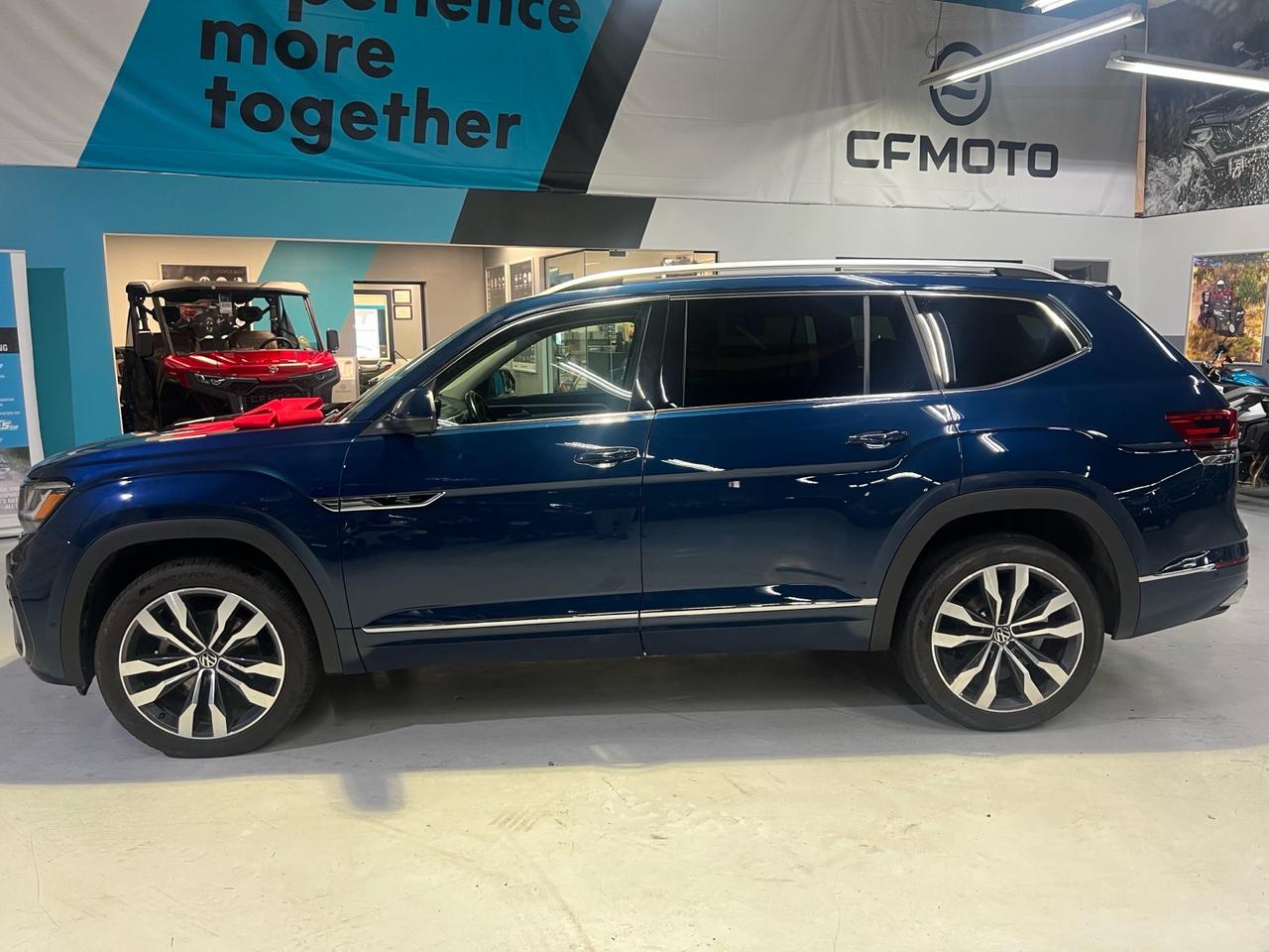 2023 Volkswagen Atlas EXECLINE  R-LINE   NO ACCIDENT   PANO ROOF   NEW B Photo3