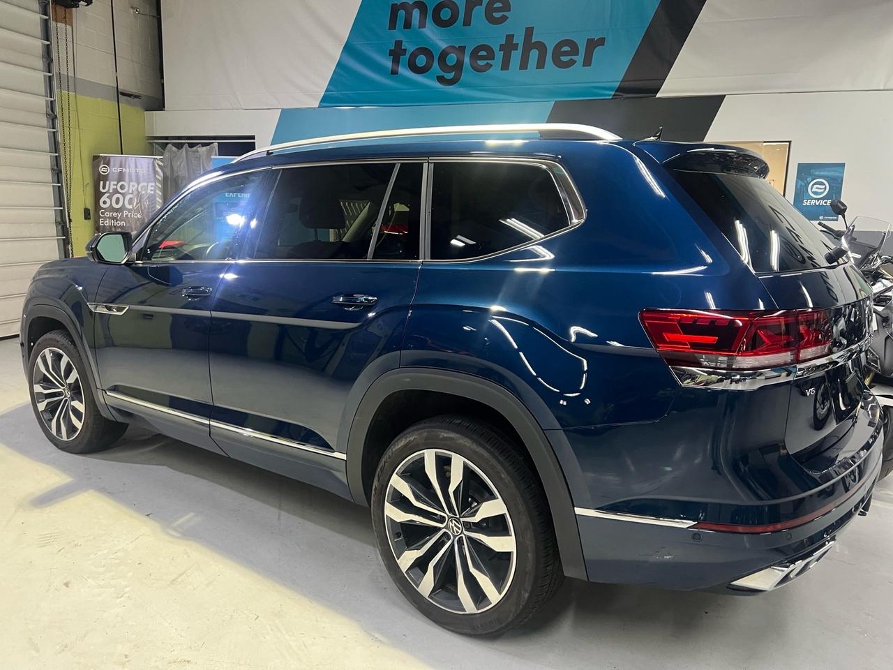 2023 Volkswagen Atlas EXECLINE  R-LINE   NO ACCIDENT   PANO ROOF   NEW B Photo4