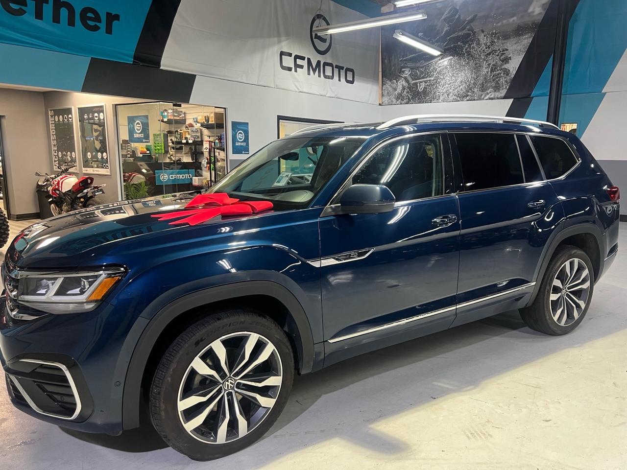 2023 Volkswagen Atlas EXECLINE  R-LINE   NO ACCIDENT   PANO ROOF   NEW B Photo2